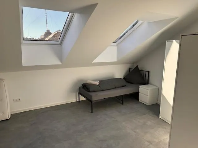 Lägenhet 150m2 Maisonette 3 Schlafzimmer 2 Baeder Und Balkon *